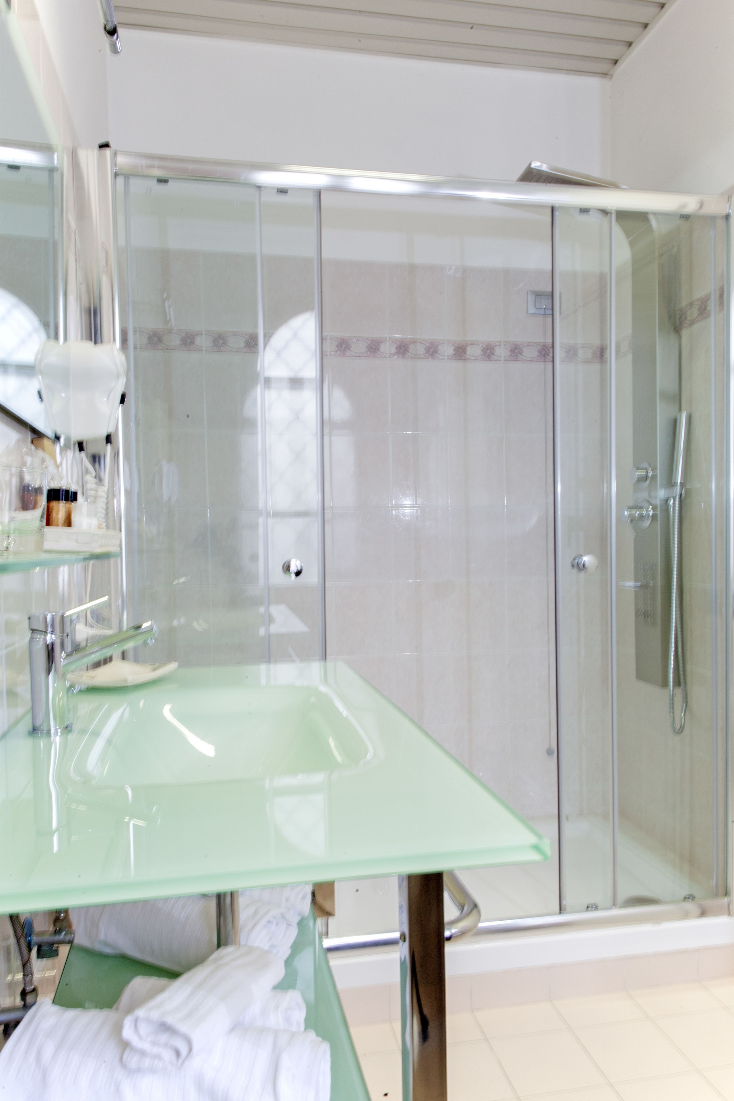 deluxe double room, terrace | bathroom | shower, rainfall showerhead, free toiletries, hair dryer