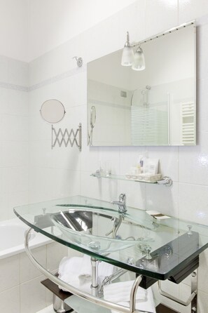Bathroom - Villa Pirandello (Rome)