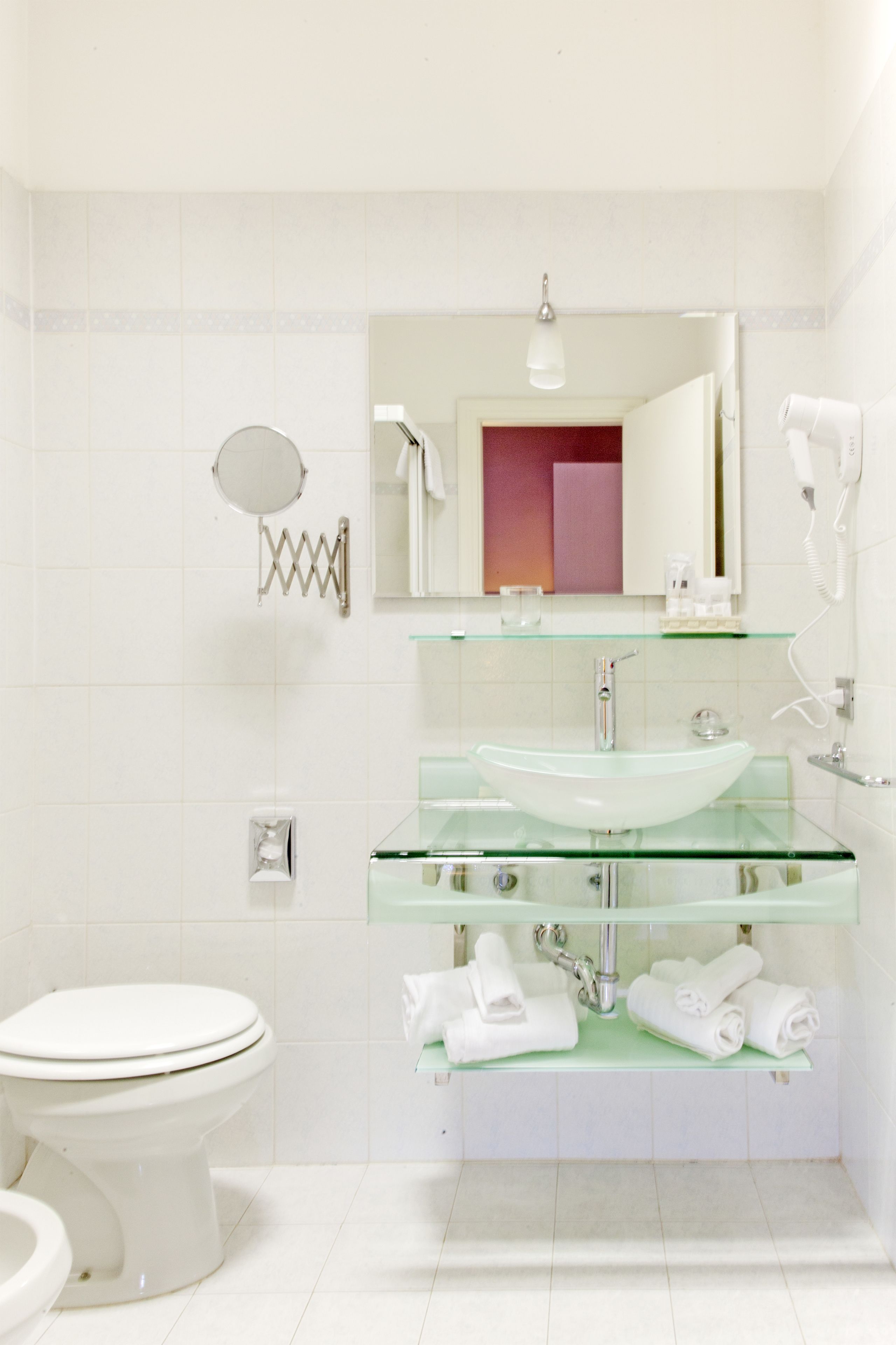 standard double or twin room | bathroom | shower, rainfall showerhead, free toiletries, hair dryer