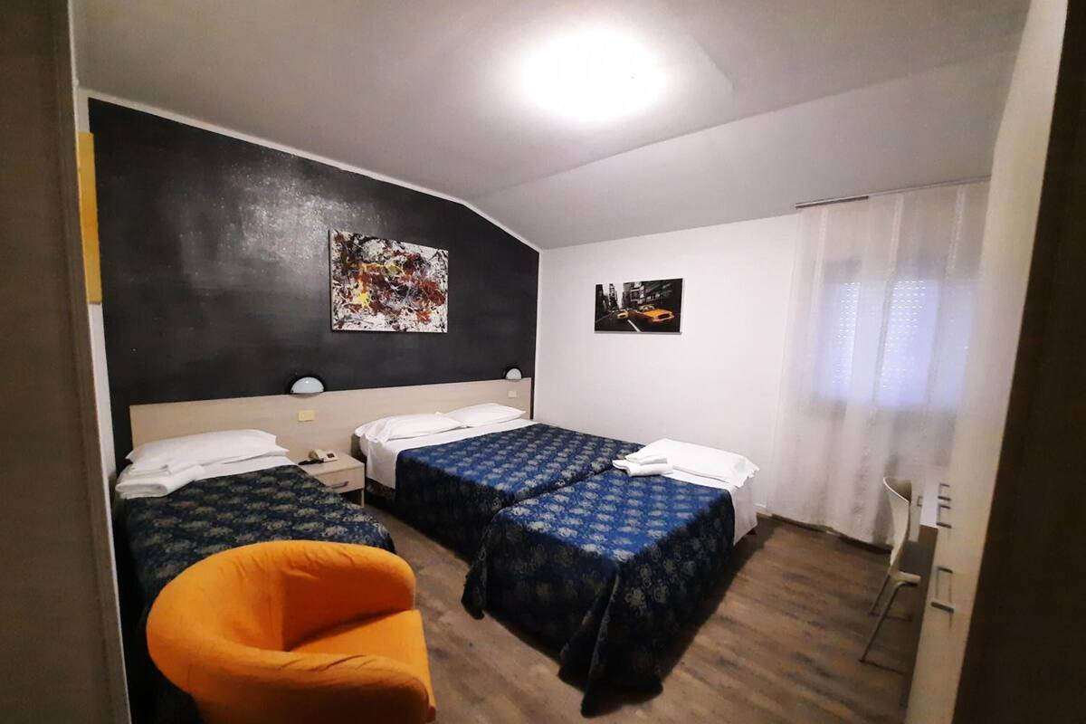 triple room | minibar, in-room safe, desk, soundproofing