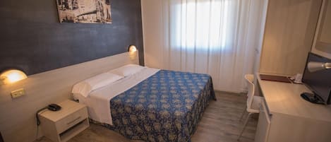 迷你吧、房內夾萬、書桌、隔音