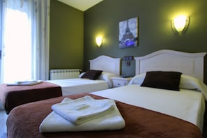 Een kluis op de kamer, een bureau, geluiddichte muren