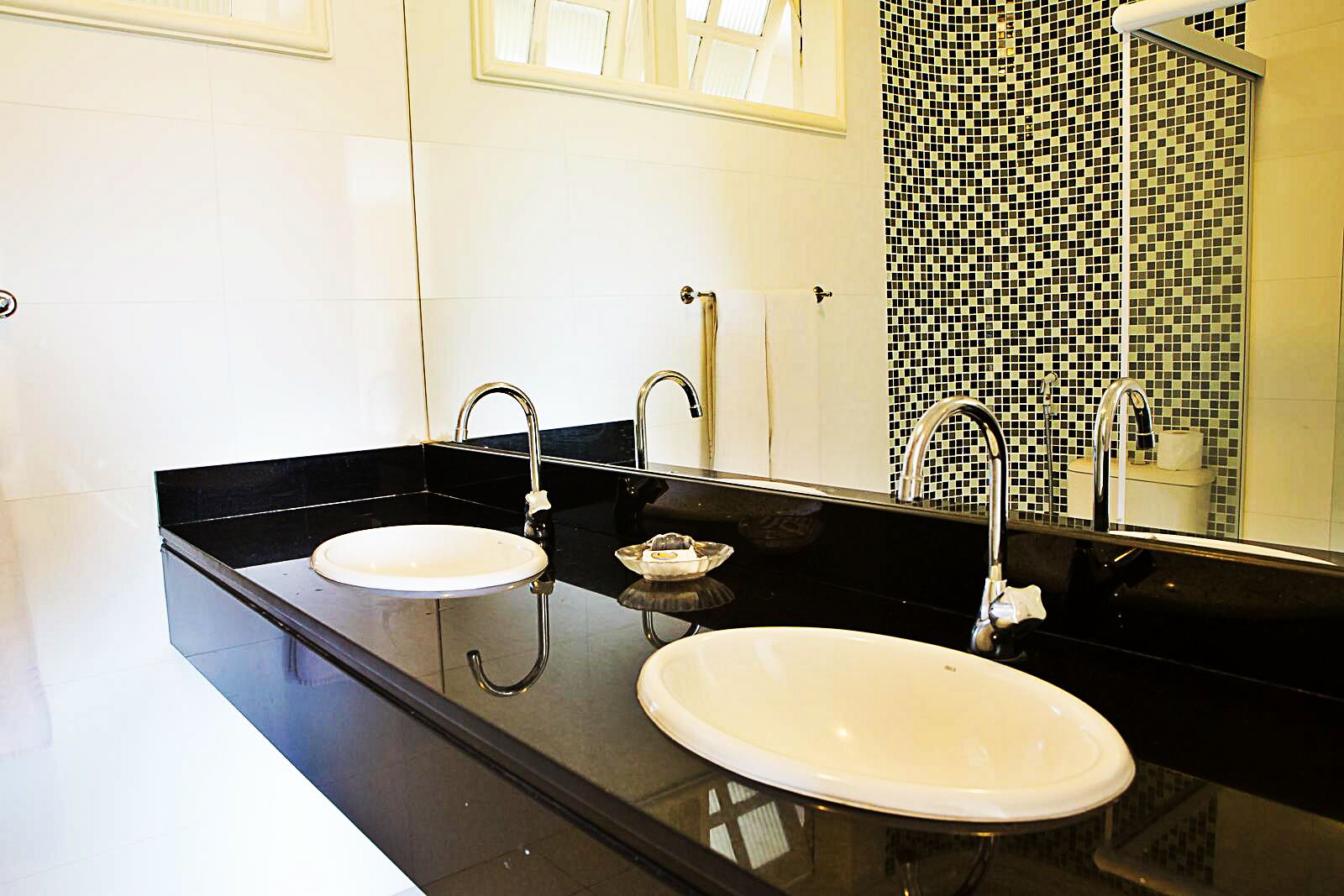 traditional room | bathroom sink