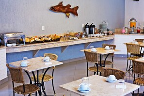 Free daily continental breakfast  - Pousada Marbella (Búzios)