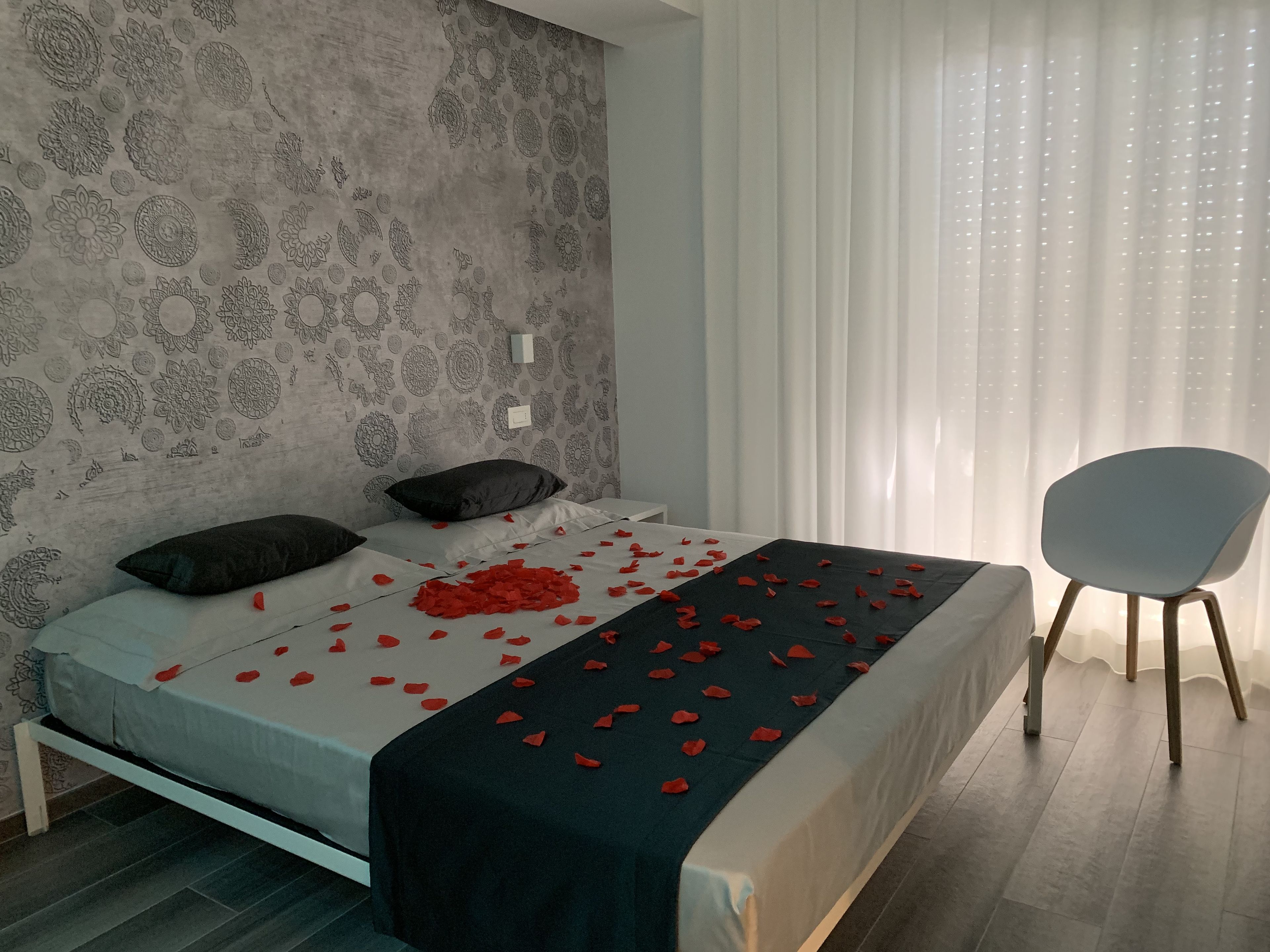 Deluxe suite, 1 tweepersoonsbed, hot tub | Hypoallergeen beddengoed, een kluis op de kamer, geluiddichte muren