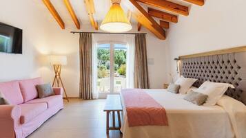 Minibar, caja fuerte, escritorio y espacio para trabajar con un portátil