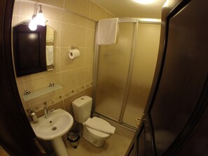 Economy Suite | Bathroom