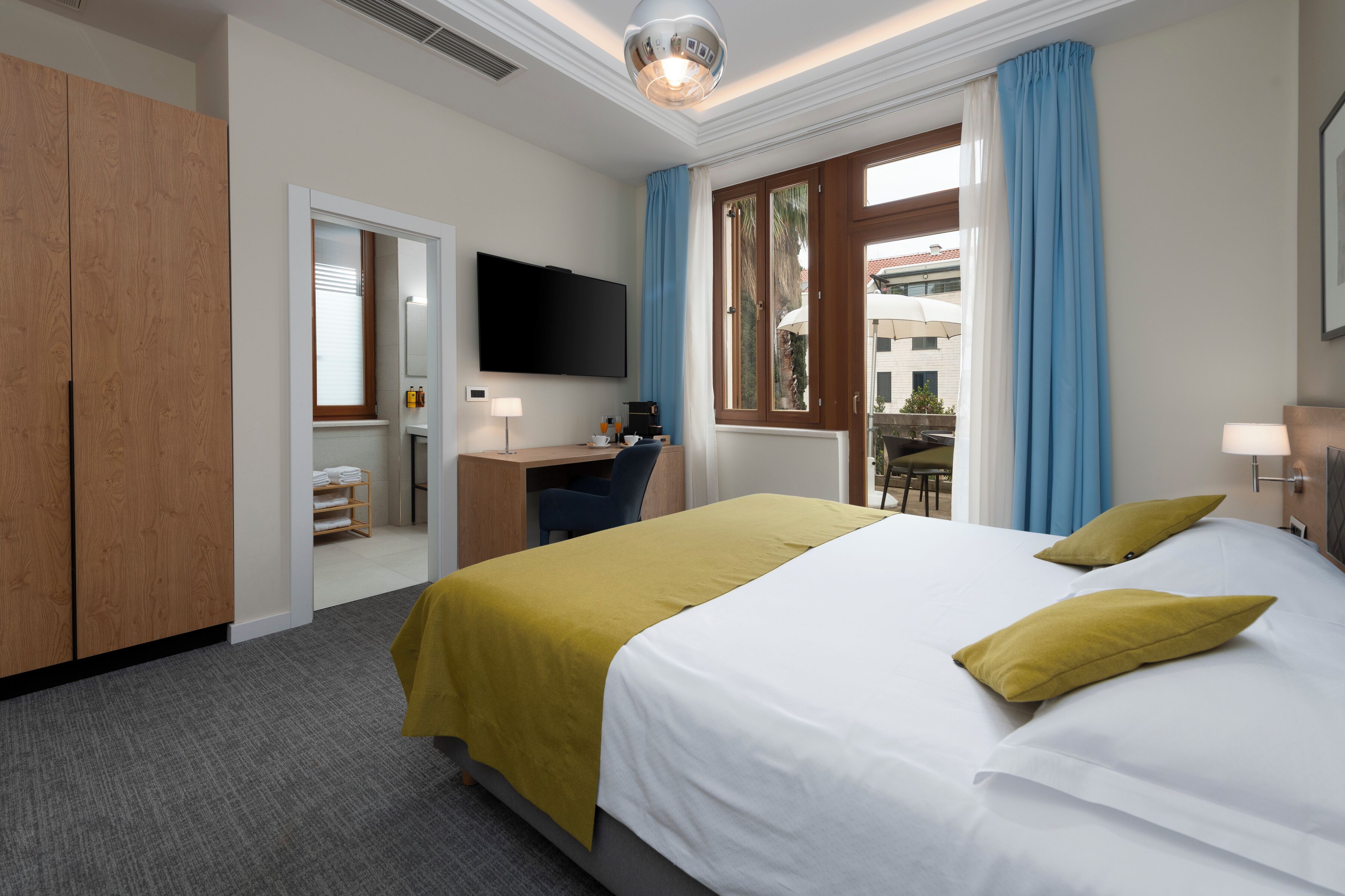 Double Room, Balcony