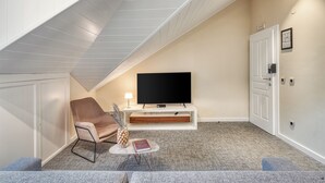 Standard-huoneisto, 1 makuuhuone | Oleskelualue | LCD-televisio, maksullisia elokuvia