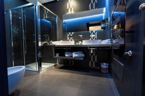 Superior Double Room | Bathroom | Designer toiletries, hair dryer, slippers, bidet -  Divina Luxury Hotel (Rome)
