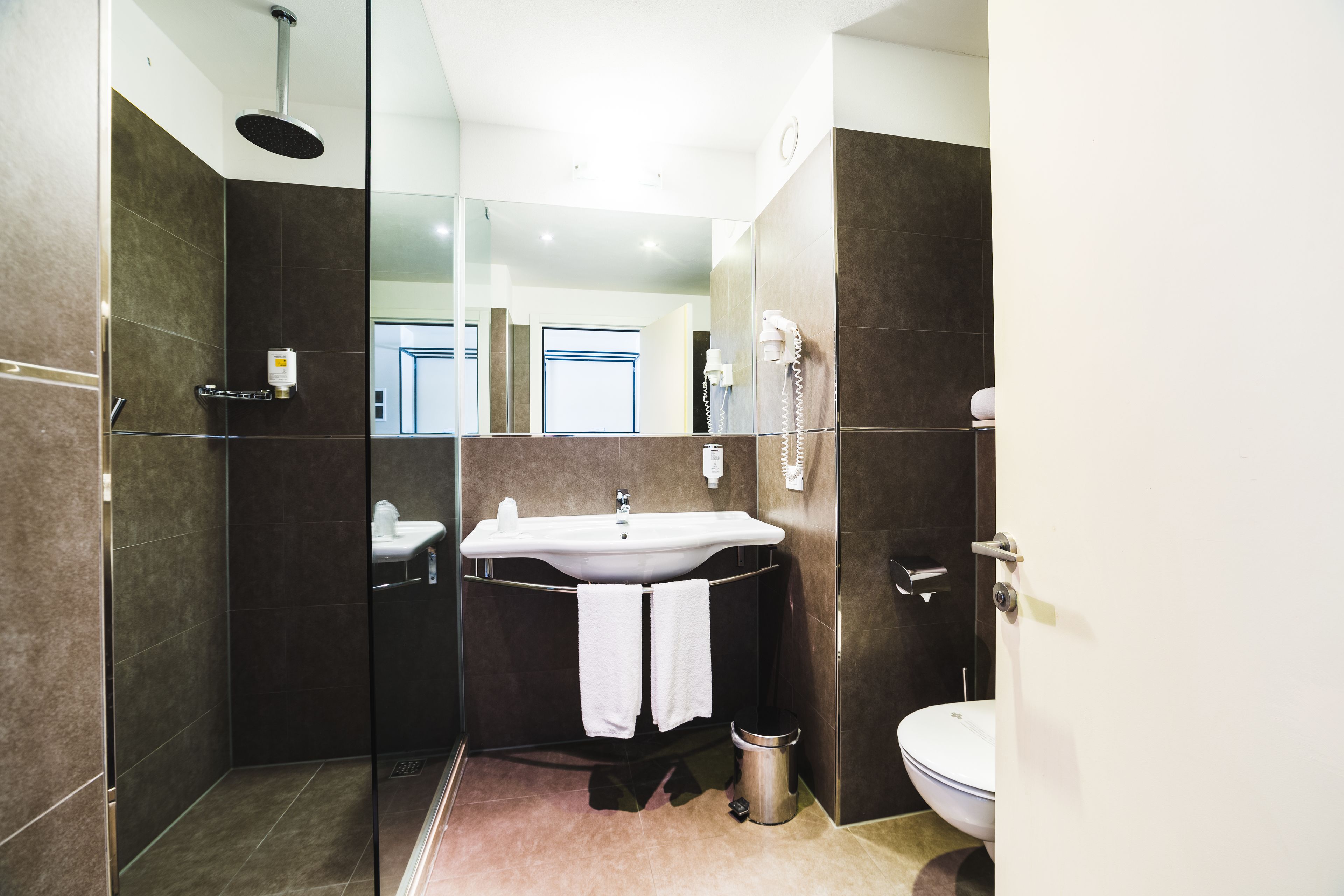 rainfall showerhead, free toiletries, hair dryer, bidet