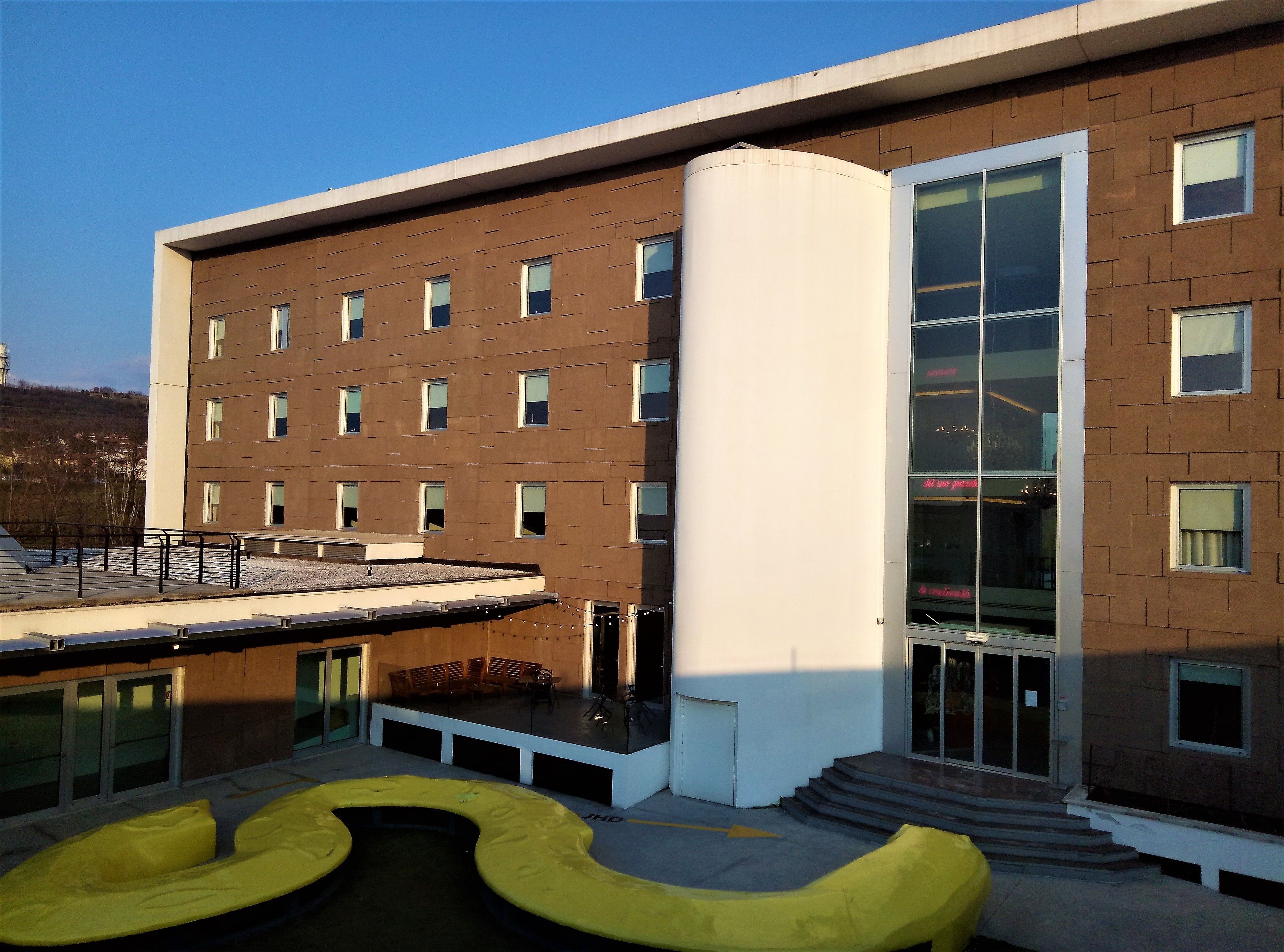 Facciata della struttura