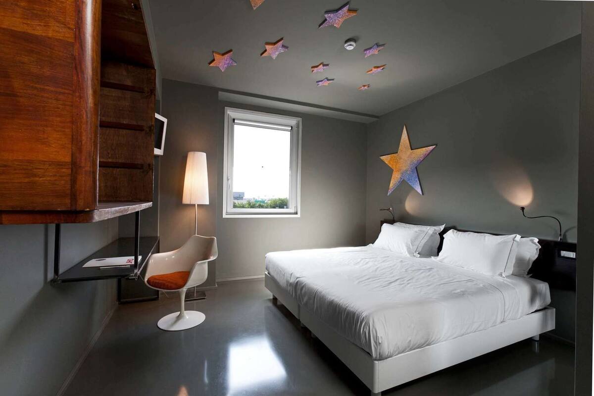 Literie hypoallergénique, couette en duvet d'oie, minibar