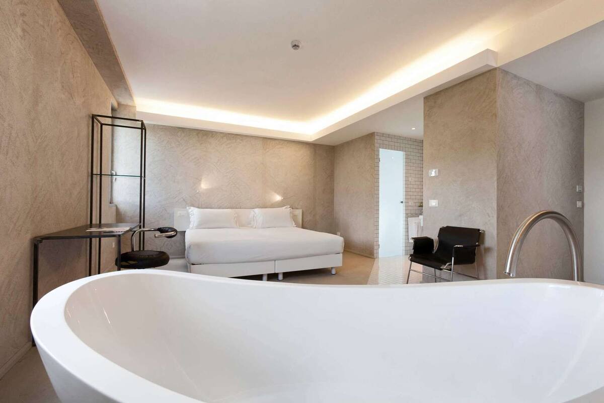 Literie hypoallergénique, couette en duvet d'oie, minibar