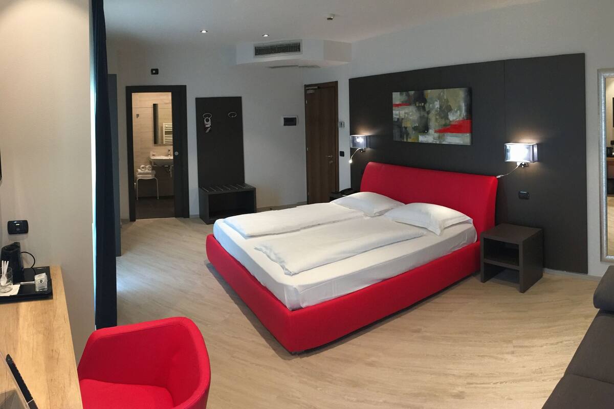 Superior Double Room | Down comforters, in-room safe, desk, WiFi (free)