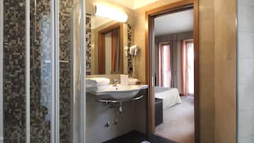 Tripla familiare | Bagno | Doccia, set di cortesia gratuito, asciugacapelli, bidet