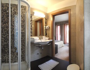 Chambre Triple Familiale | Salle de bain