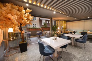 Daily buffet breakfast for a fee - Harbiye Residence (Istanbul)