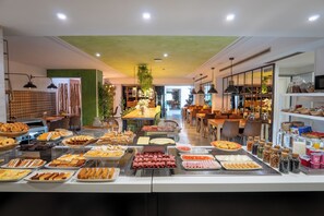 Daily full breakfast (EUR 18 per person) - Hotel Cuevas - Adults Only (Santillana del Mar)
