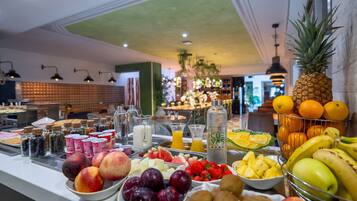 Daily full breakfast (EUR 18 per person)
