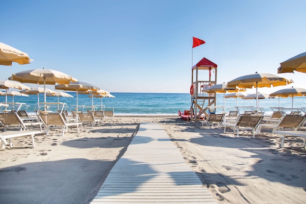 Private beach, sun-loungers, beach umbrellas