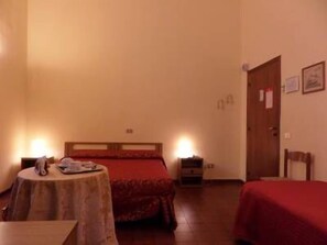Iron/ironing board, rollaway beds, free WiFi