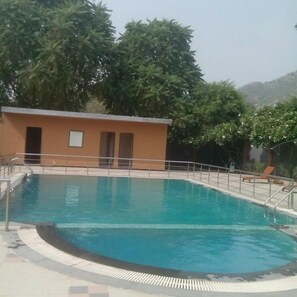 Piscina coperta, piscina all'aperto