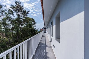 Handrails in hallways