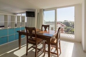 1 bedroom, in-room safe, blackout drapes, bed sheets