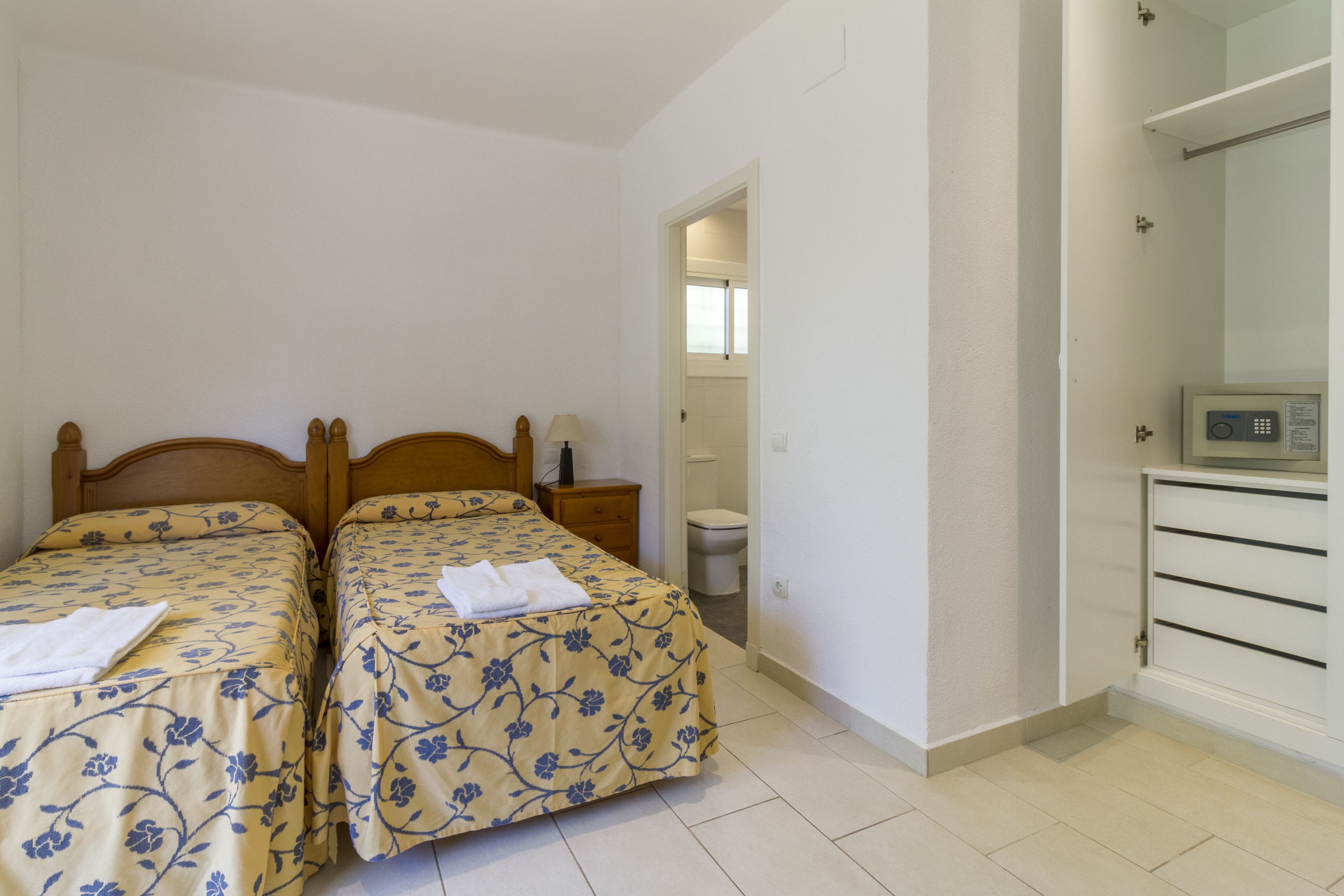 Family Apartment, 2 Bedrooms, 2 Bathrooms | In-room safe, blackout drapes, bed sheets