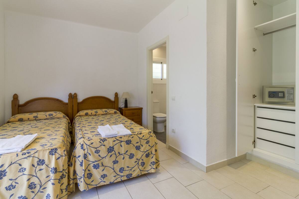 Family Apartment, 2 Bedrooms, 2 Bathrooms | 1 bedroom, in-room safe, blackout drapes, bed sheets