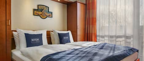 Doppelzimmer | Allergikerbettwaren, Zimmersafe, individuell dekoriert, Schreibtisch