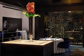 2 restaurants, Italian cuisine