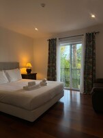 Suíte família, 2 quartos, cozinha americana, vista para a montanha | Roupas de cama premium, edredons de pluma, individualmente decorados