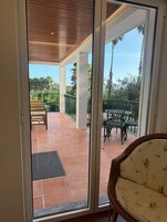 Familien-Suite, 2 Schlafzimmer, Kochnische, Bergblick | Blick auf den Garten