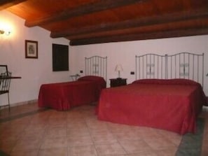 Coffres-forts dans les chambres, bureau, lits bébé (en supplément)