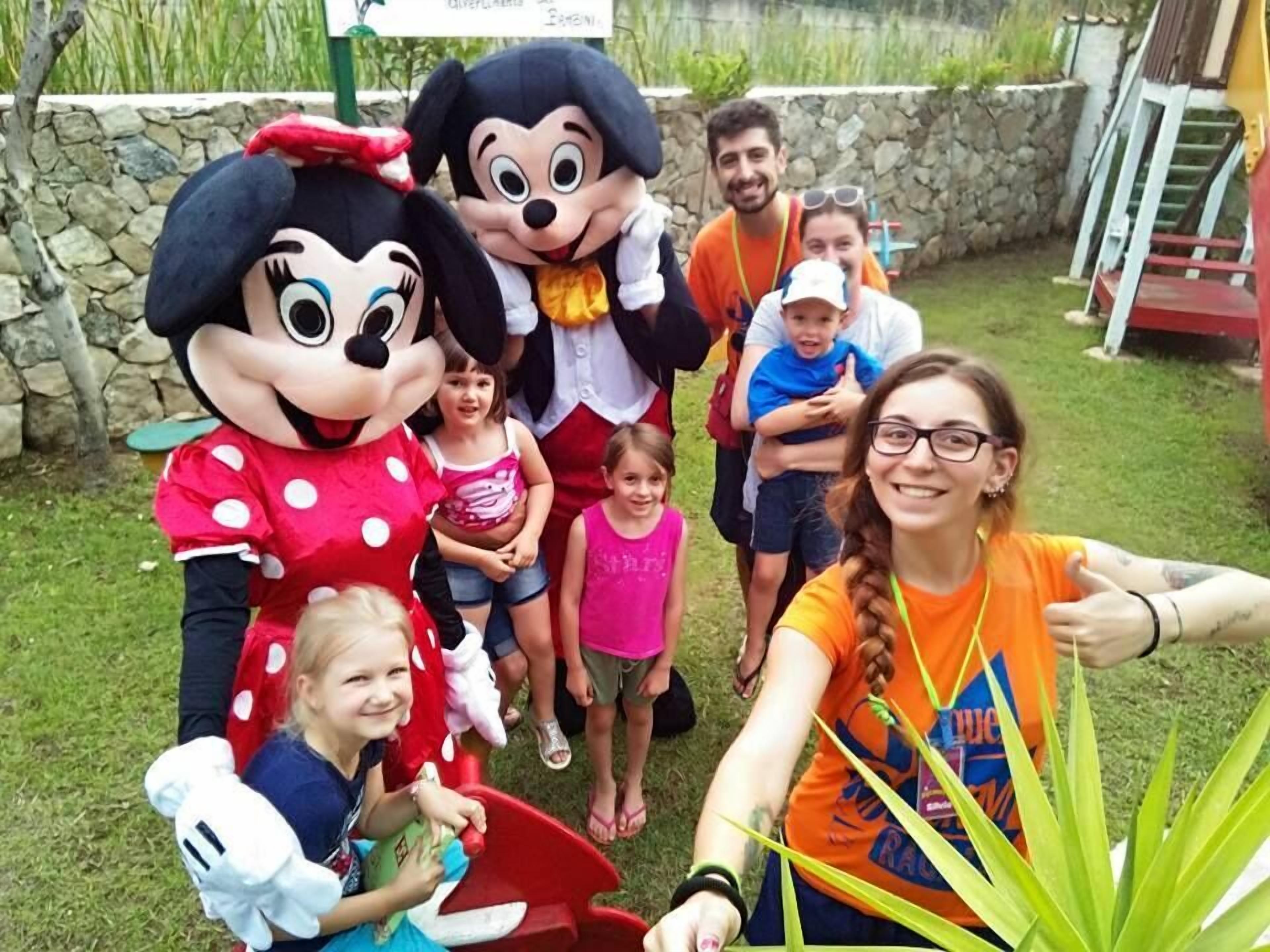 Children’s play area – outdoor