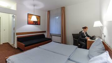 Doppelzimmer | Individuell dekoriert, individuell eingerichtet, Schreibtisch