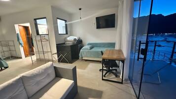 Quarto quádruplo superior | Camas com colchões pillow-top, frigobar, cofres nos quartos