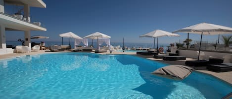 2 piscinas al aire libre, sillones reclinables de piscina