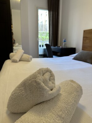 Kamar Double atau Twin Standar, kamar mandi pribadi | Brankas, kedap suara, setrika/meja setrika, dan Wi-Fi gratis
