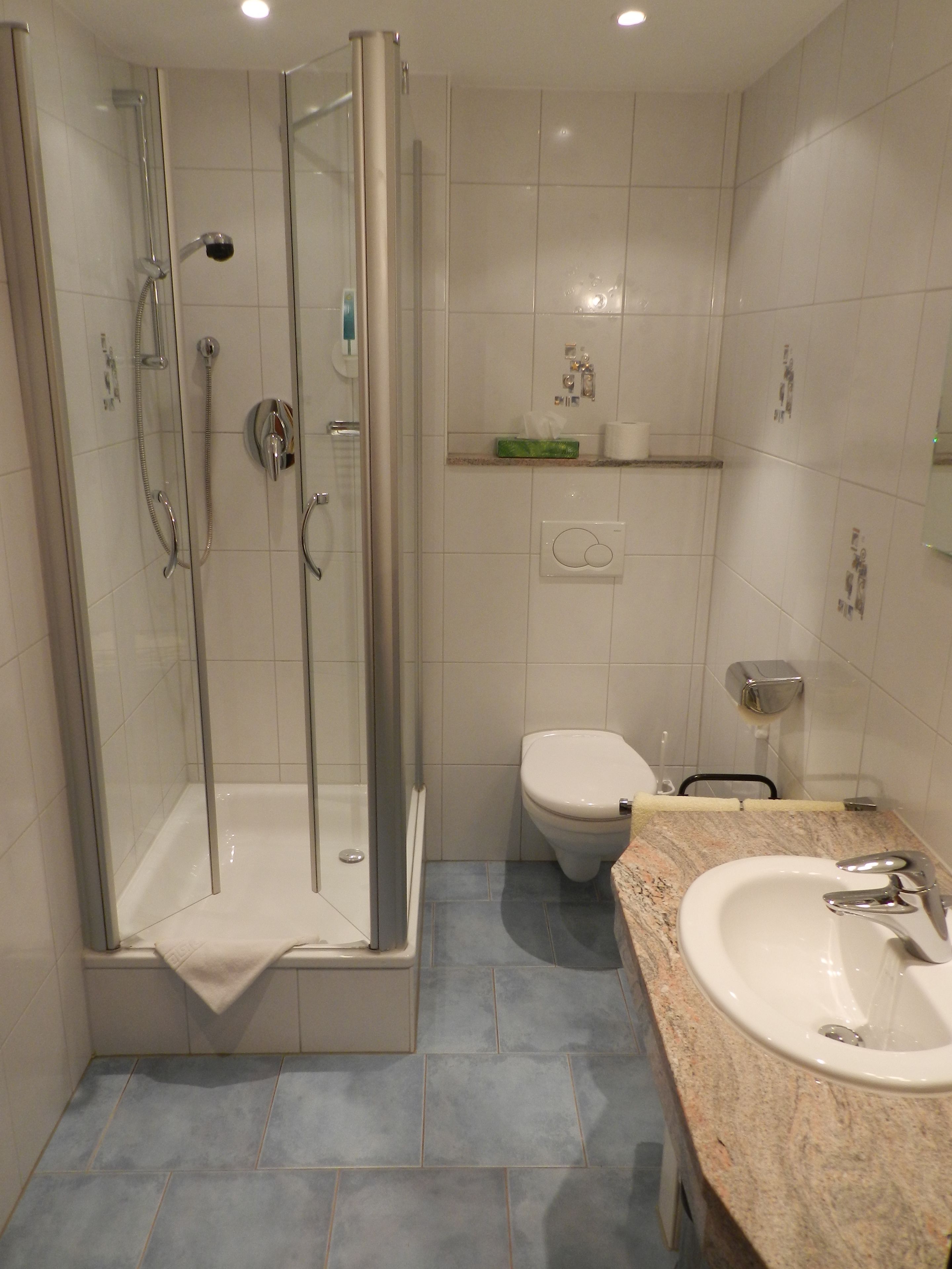double room | bathroom | shower, free toiletries, hair dryer, towels