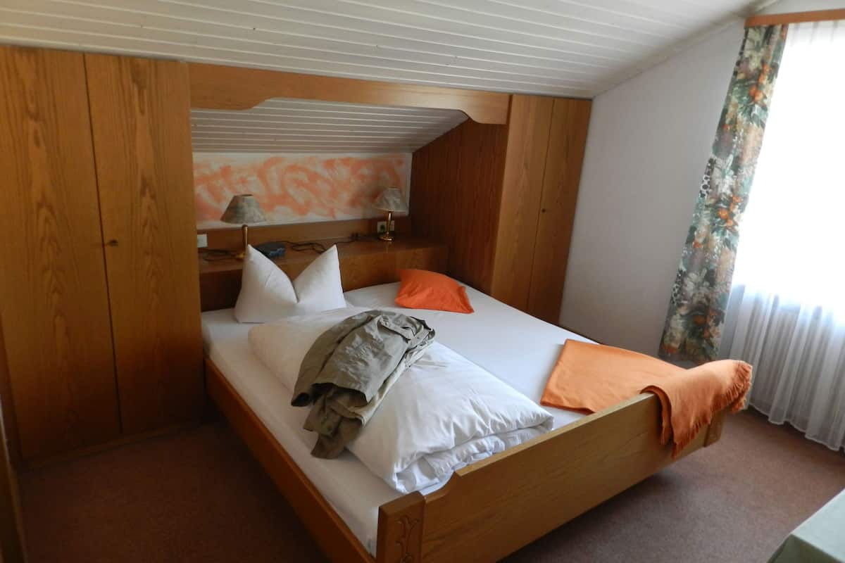 single room | in-room safe, desk, iron/ironing board, free wifi