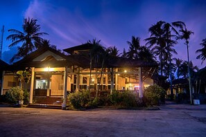 Front of property – evening/night - Kuta Indah Hotel (Kuta)