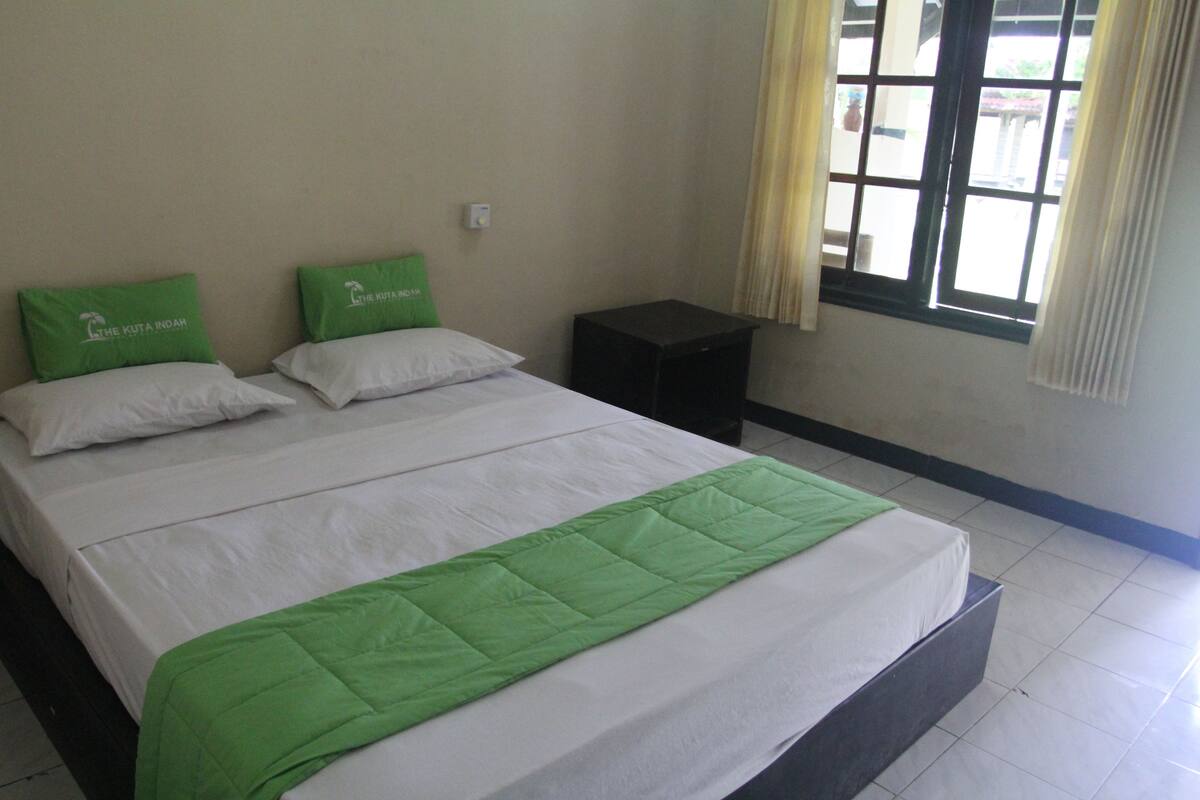 Standard Fan | In-room safe, desk, rollaway beds (surcharge), WiFi (free)
