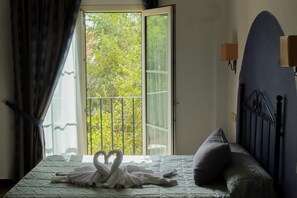 Double or Twin Room | Desk, iron/ironing board, WiFi