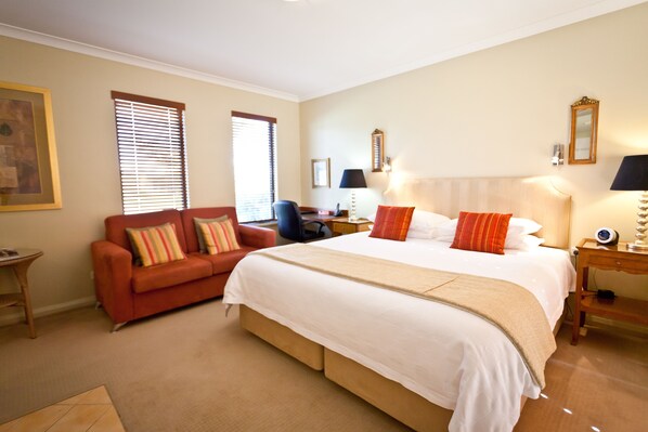 Colonnade King Spa Room | Premium bedding, pillow-top beds, minibar, in-room safe