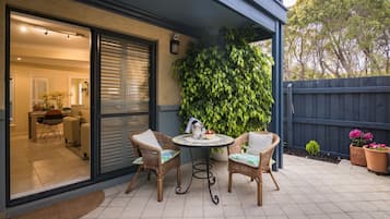 Deluxe-Suite, zum Garten hin | Terrasse/Patio
