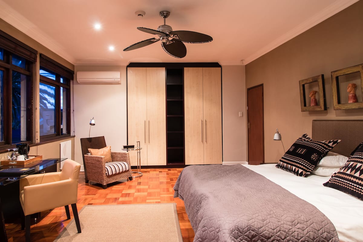 Executive Room | Peralatan tempat tidur premium, tilam berlapik, bar mini