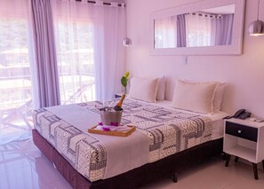 Suite Superior | Minibar, in-room safe, individually decorated, free WiFi - Hotel Ilha Branca Inn (Búzios)